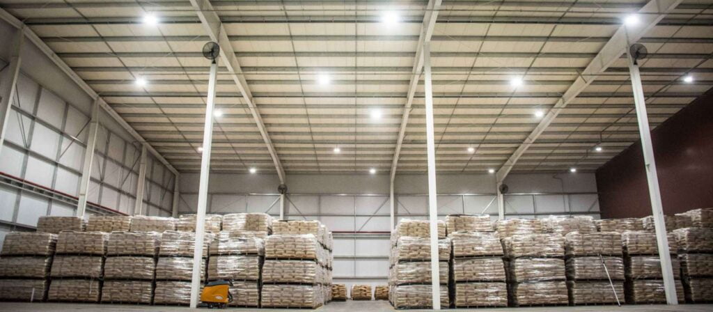 Nave logística industrial para almacenamiento de Pedrolga