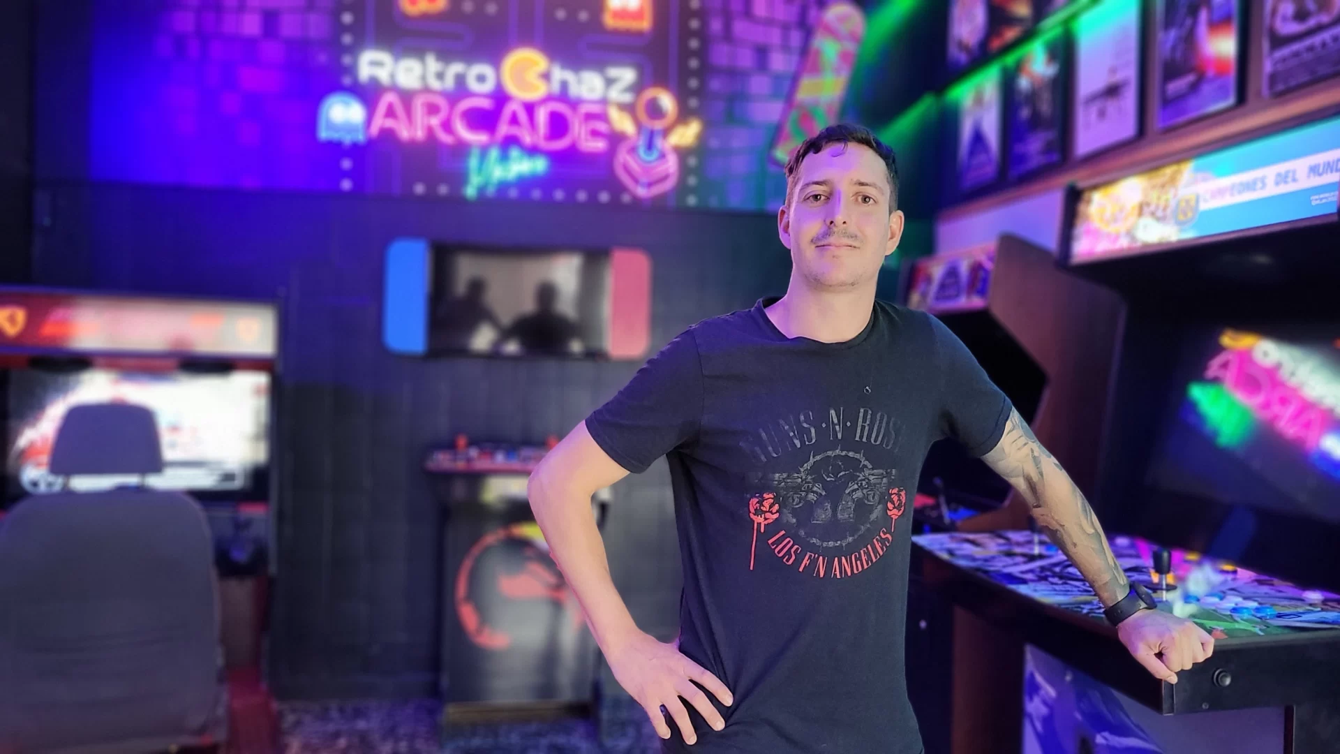 Retro Chaz fabrica máquinas de videojuegos arcade.