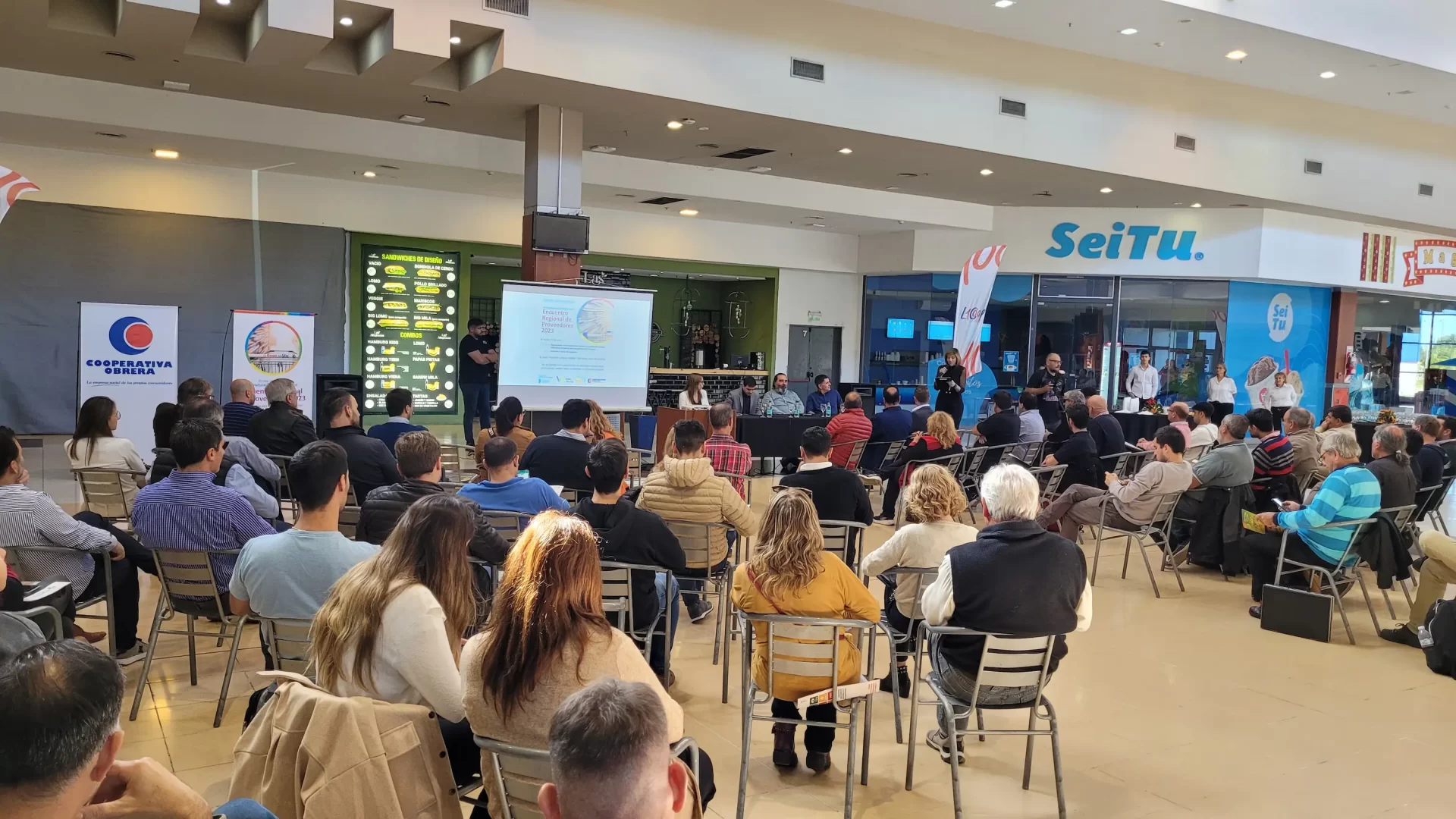 Pymes locales y de la región negociaron con la Cooperativa Obrera buscando ser proveedores
