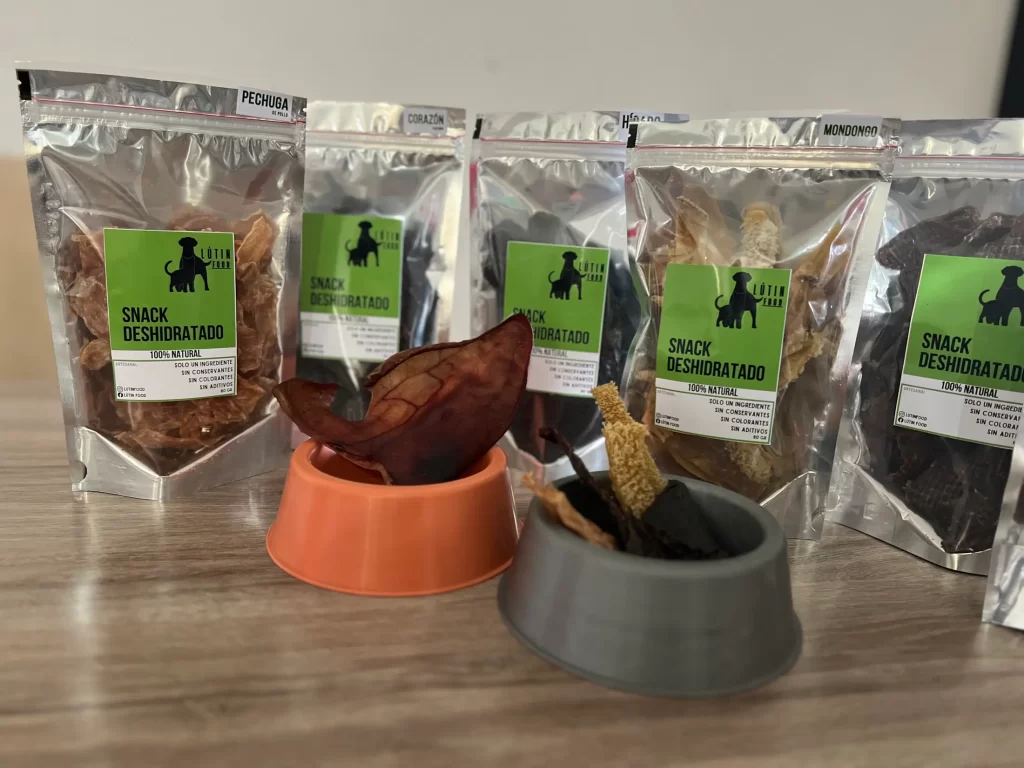 Emprendedores crearon una línea de snacks saludables para mascotas