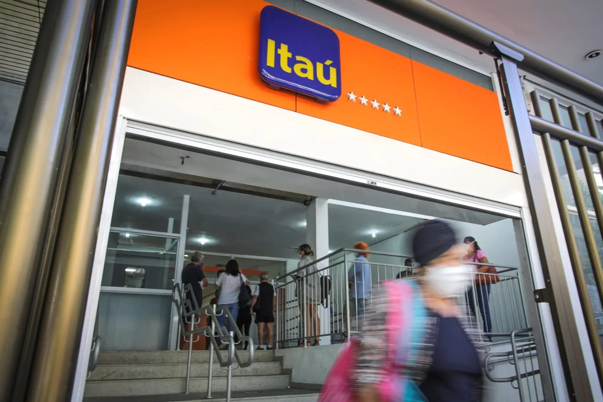 Banco Itaú cambió de manos: ¿Qué pasará con sus clientes?