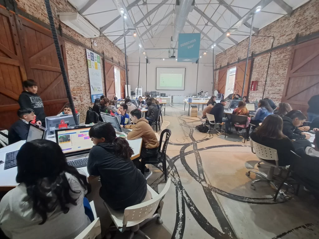 Forman a más de 60 estudiantes de Villa María en habilidades digitales