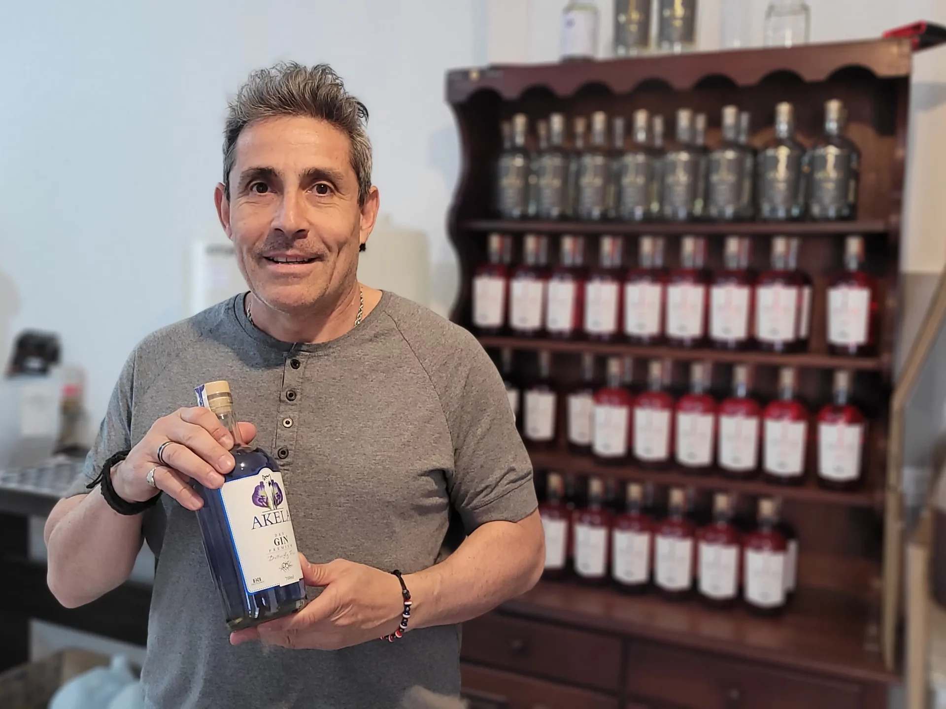 Akela: el gin que suma premios y crece con fuerza desde Villa Nueva